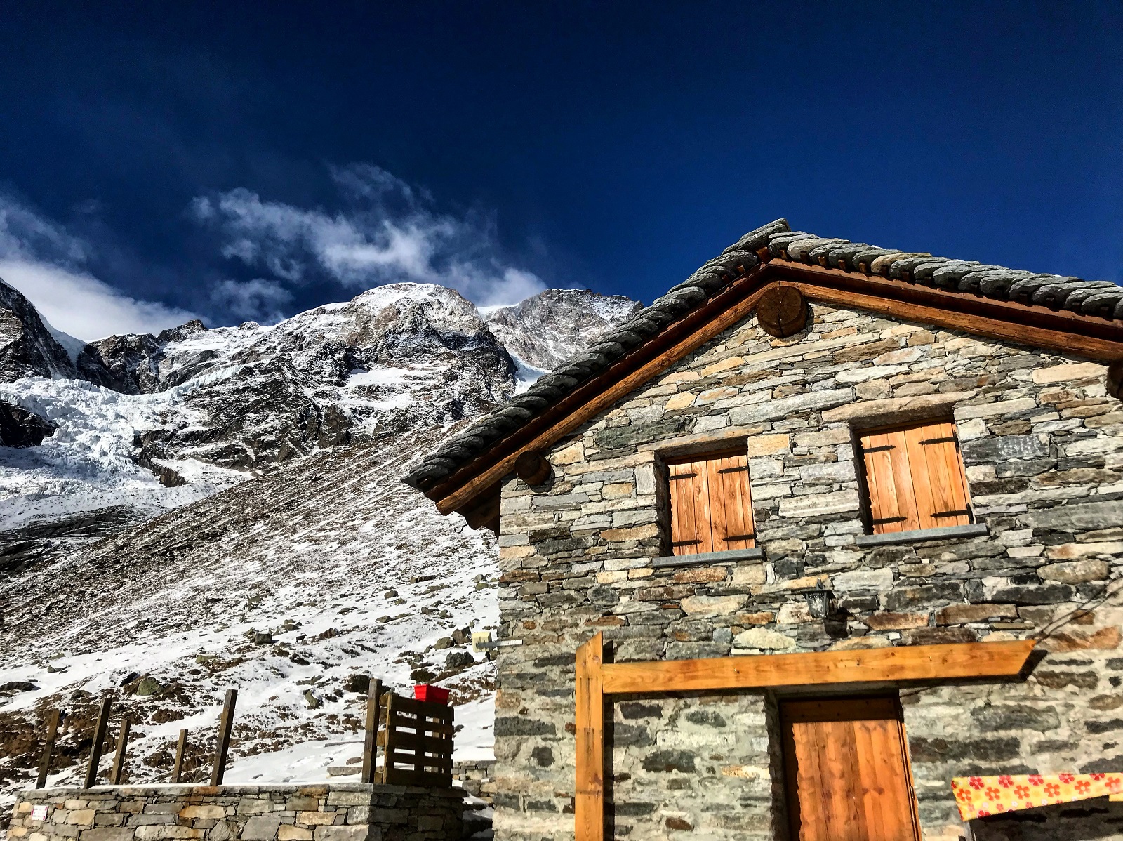 Il Rifugio Barba Ferrero: Trekking ai piedi del Ghiacciaio